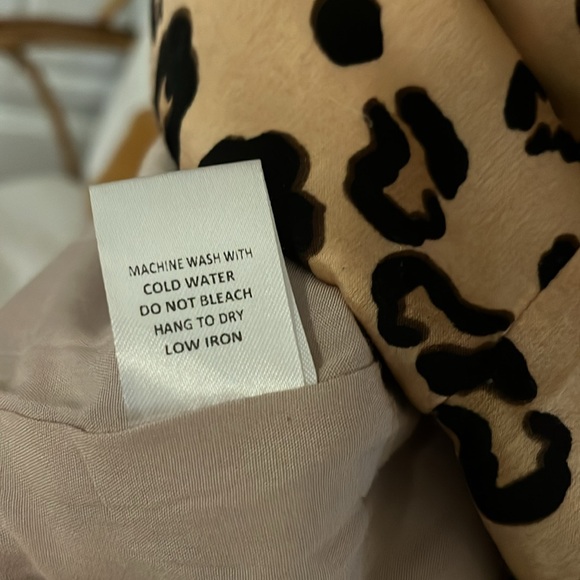 Karlie leopard print very silky dress - Picture 10 of 11